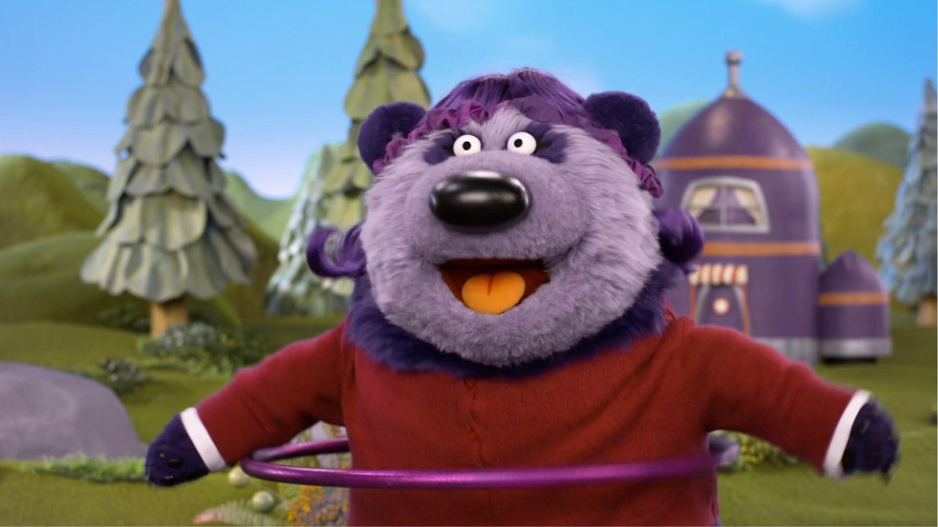 The pals each feel differently about a thunderstorm./Donkey and Panda learn to hoopy hoop.