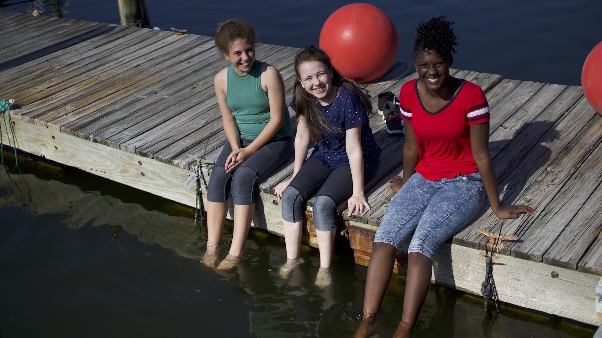 SciGirls in Florida unite with marine biologists to digitally track spotted eagle rays.