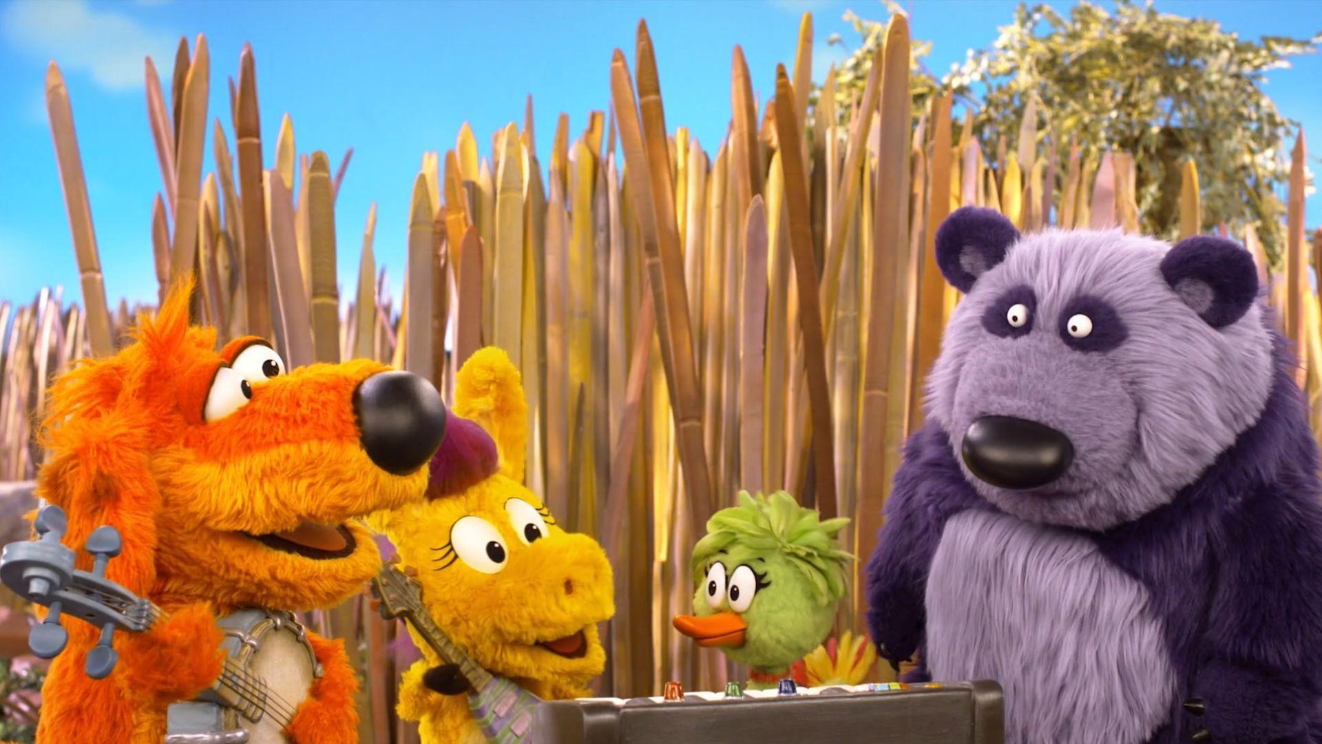 Donkey feels jealous when Grampy teaches Panda piano./Duck Duck misses her favorite band.