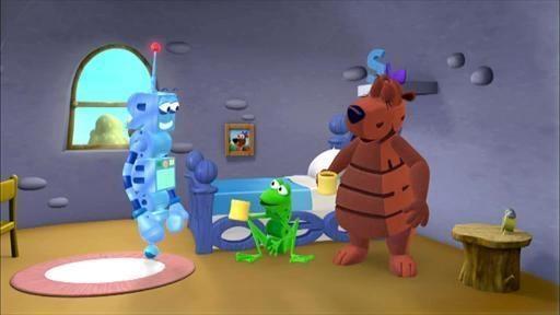 Frog and his new friend Robot visit with Bear.